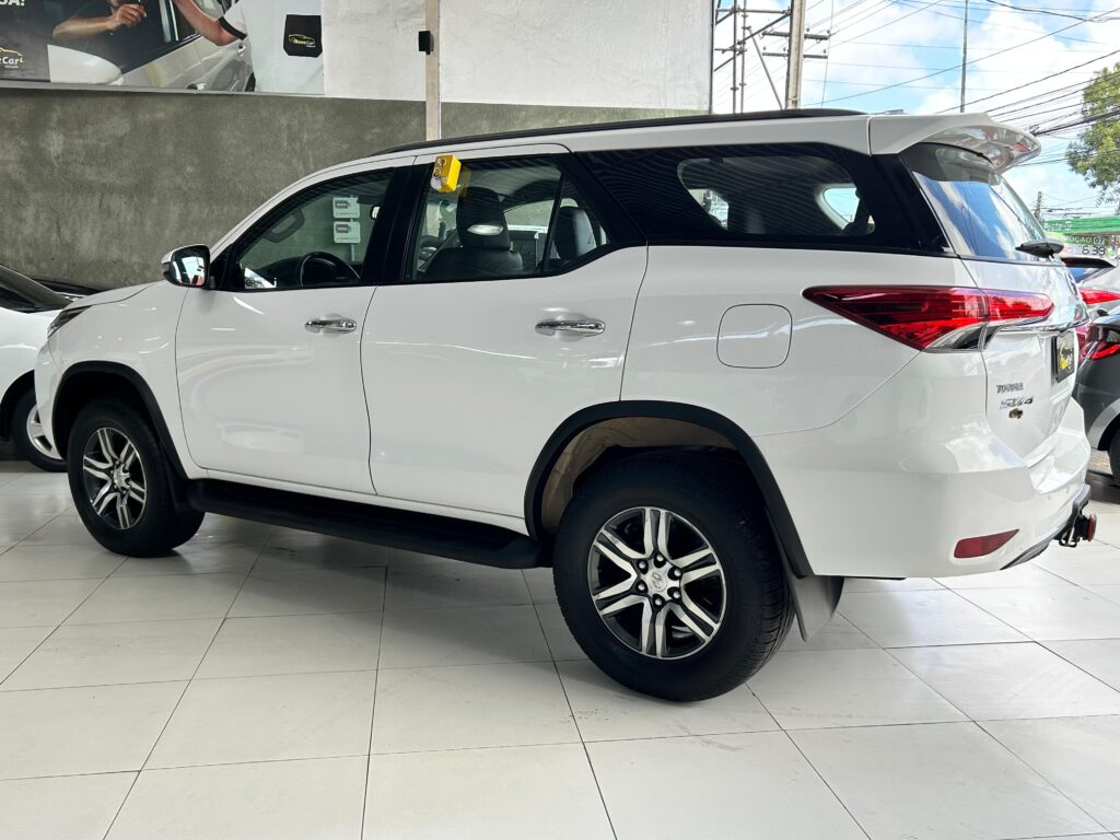 TOYOTA HILUX SW4 2.7 SRV 4X2 AUTOMÁTICO 7 LUGARES 2018/2019