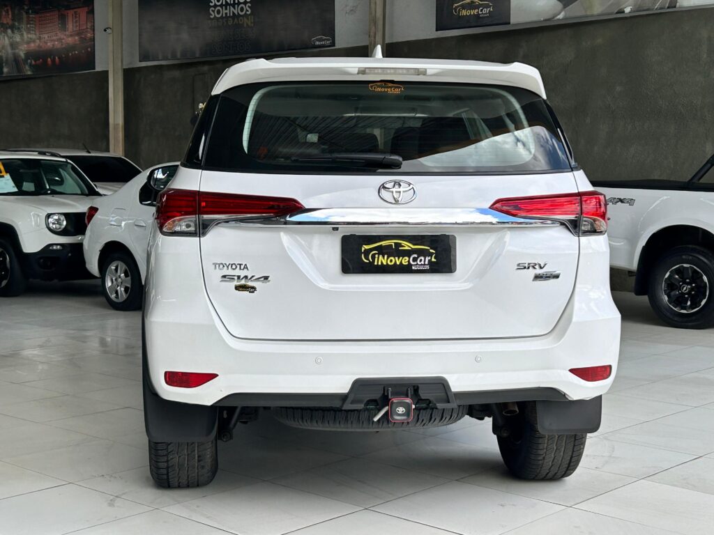 TOYOTA HILUX SW4 2.7 SRV 4X2 AUTOMÁTICO 7 LUGARES 2018/2019