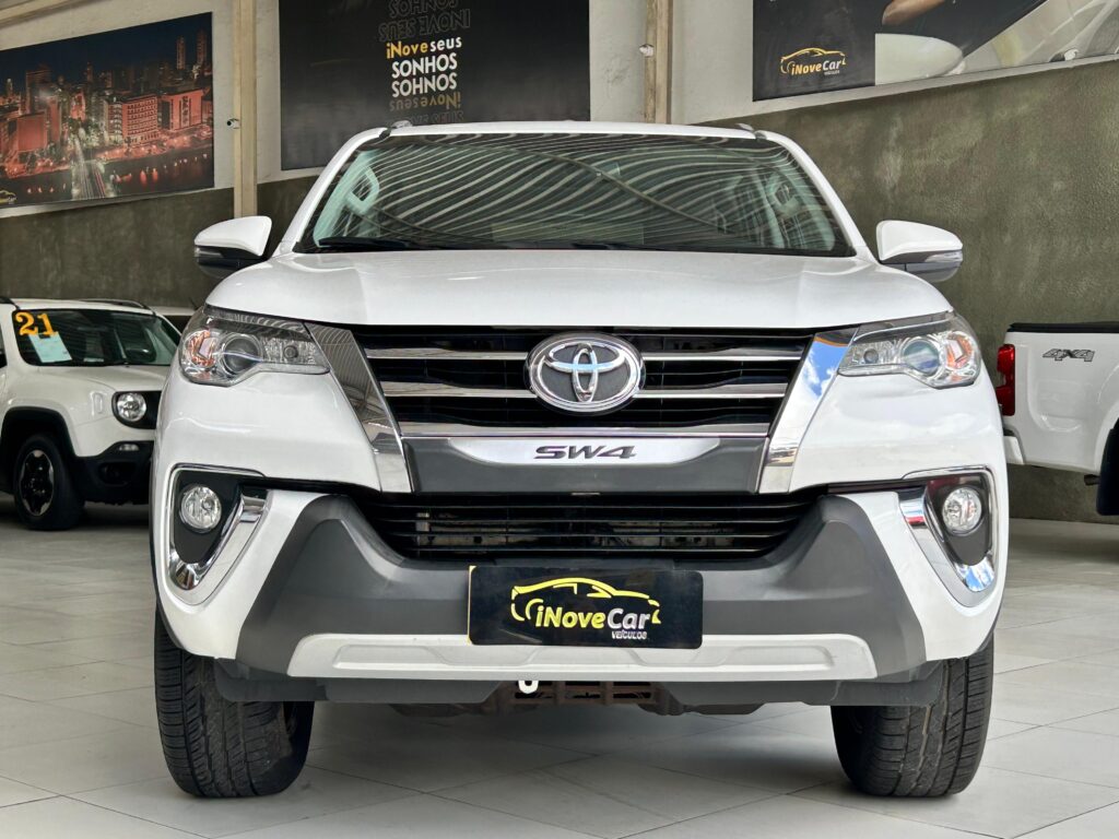 TOYOTA HILUX SW4 2.7 SRV 4X2 AUTOMÁTICO 7 LUGARES 2018/2019