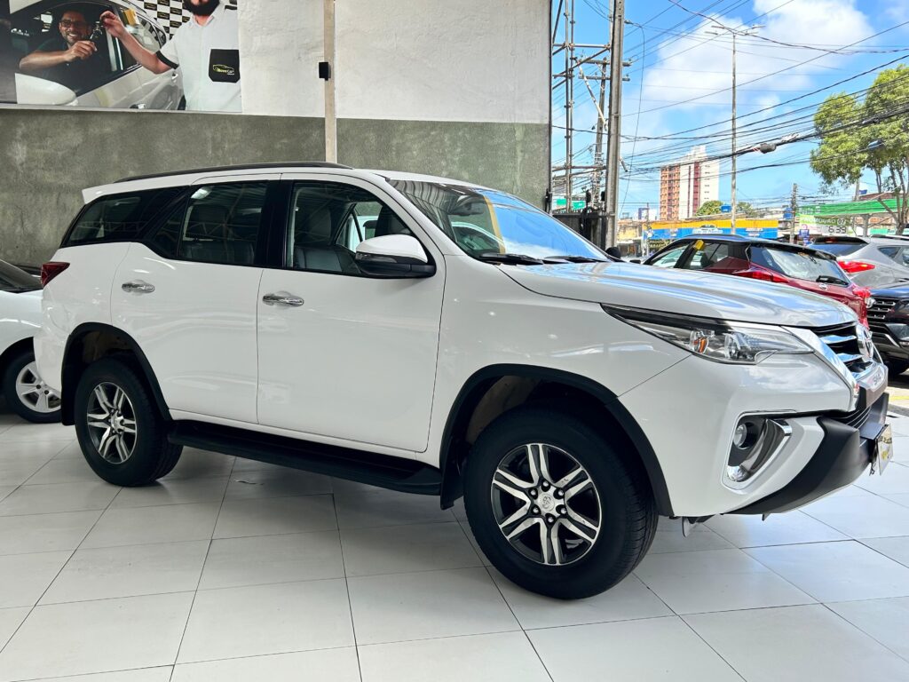 TOYOTA HILUX SW4 2.7 SRV 4X2 AUTOMÁTICO 7 LUGARES 2018/2019