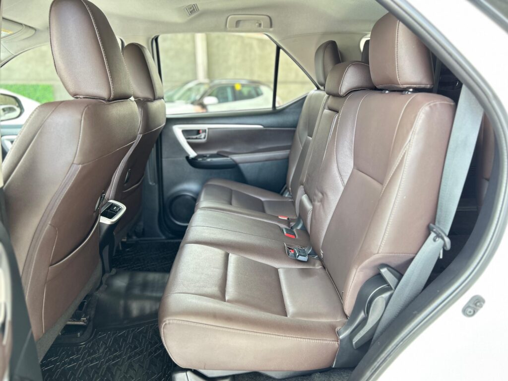 TOYOTA HILUX SW4 2.7 SRV 4X2 AUTOMÁTICO 7 LUGARES 2018/2019