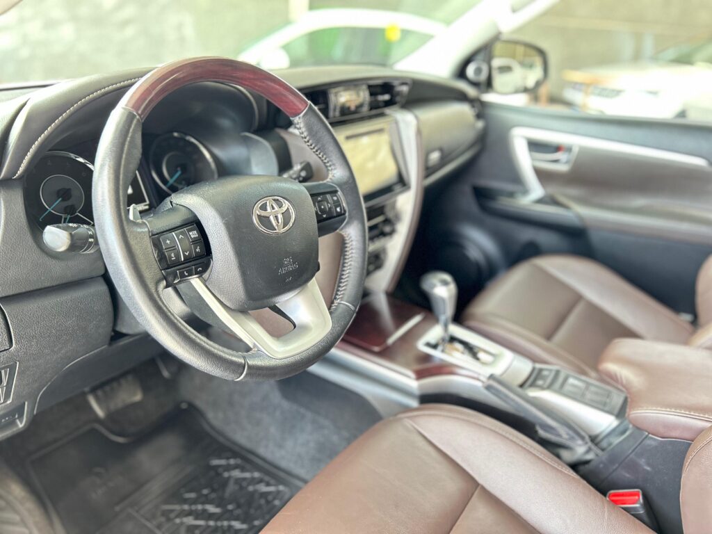TOYOTA HILUX SW4 2.7 SRV 4X2 AUTOMÁTICO 7 LUGARES 2018/2019