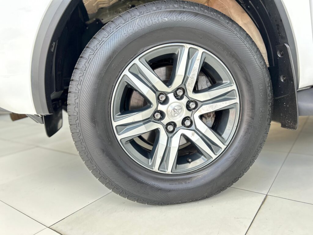 TOYOTA HILUX SW4 2.7 SRV 4X2 AUTOMÁTICO 7 LUGARES 2018/2019