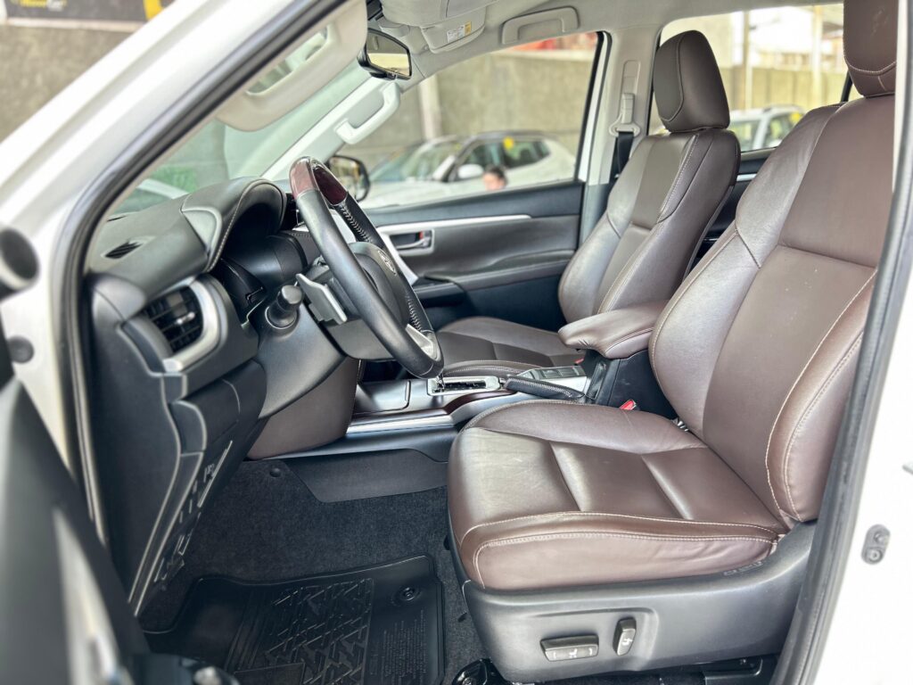 TOYOTA HILUX SW4 2.7 SRV 4X2 AUTOMÁTICO 7 LUGARES 2018/2019