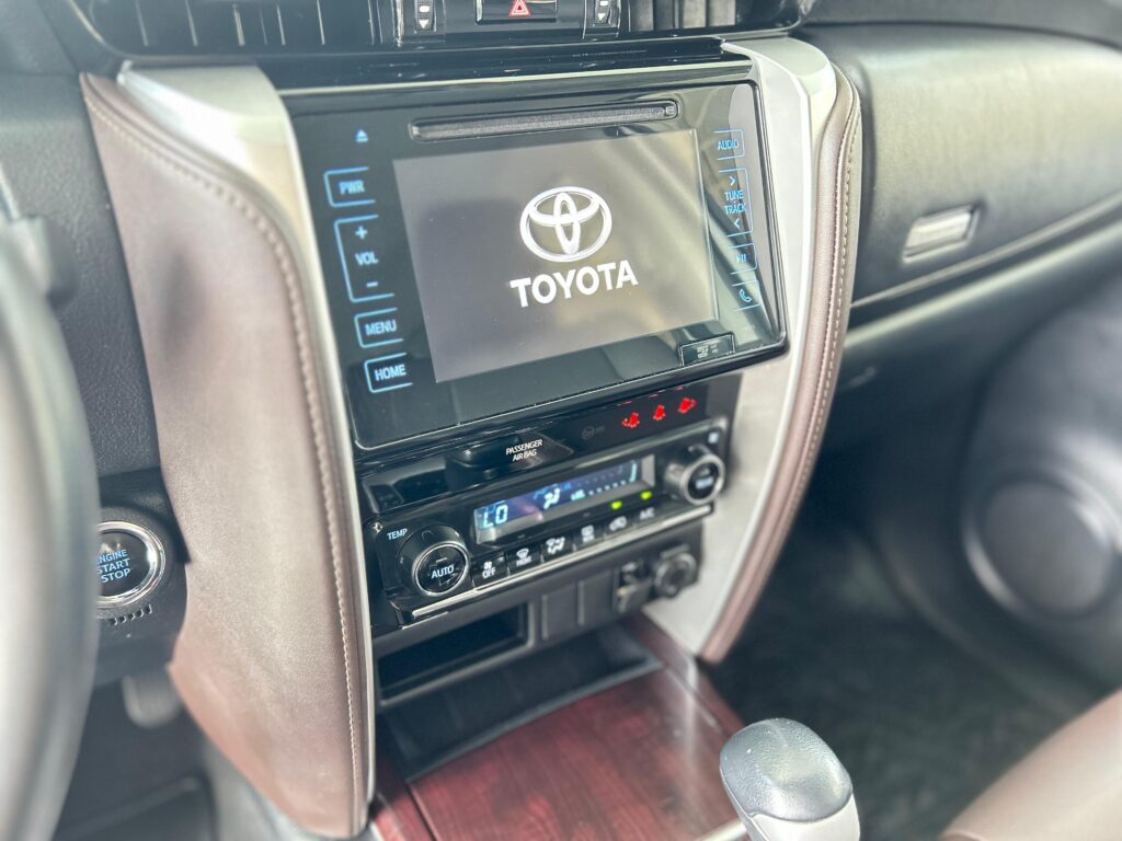 TOYOTA HILUX SW4 2.7 SRV 4X2 AUTOMÁTICO 7 LUGARES 2018/2019