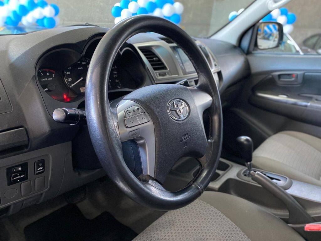 TOYOTA HILUX SR CD 4X2 FLEX AUTOMÁTICO 2015/2015