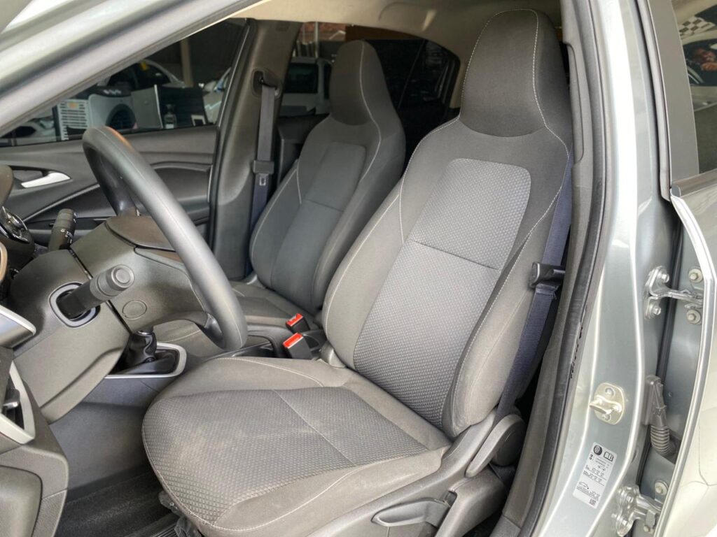 CHEVROLET ONIX PLUS 1.0 MT LT2 2023/2024