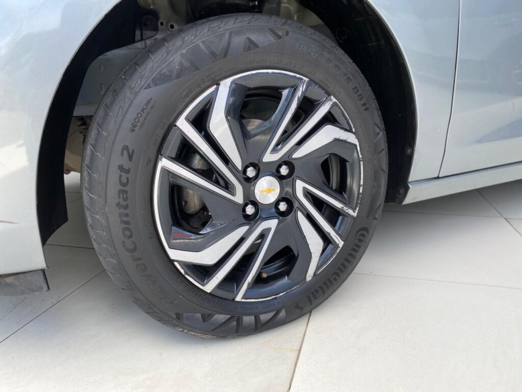 CHEVROLET ONIX PLUS 1.0 MT LT2 2023/2024